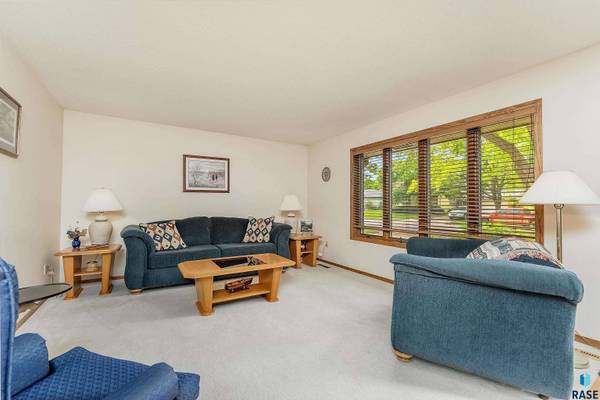 4400 S Fireside Ave, Sioux Falls, SD 57103