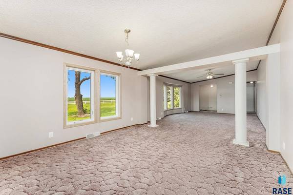 27738 469th St, Lennox, SD 57039