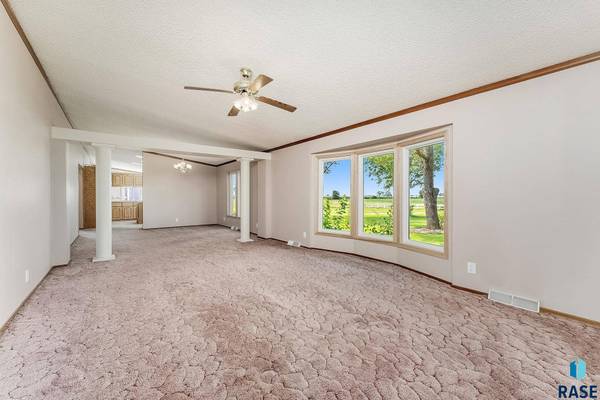 27738 469th St, Lennox, SD 57039