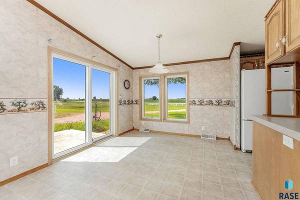 27738 469th St, Lennox, SD 57039