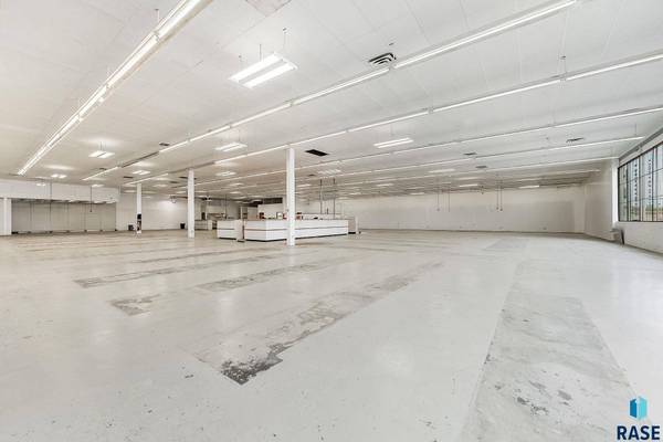 2715 E 10th St, Sioux Falls, SD 57103