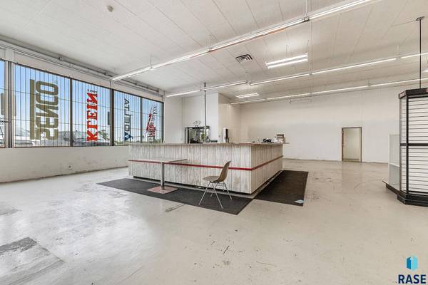 2715 E 10th St, Sioux Falls, SD 57103