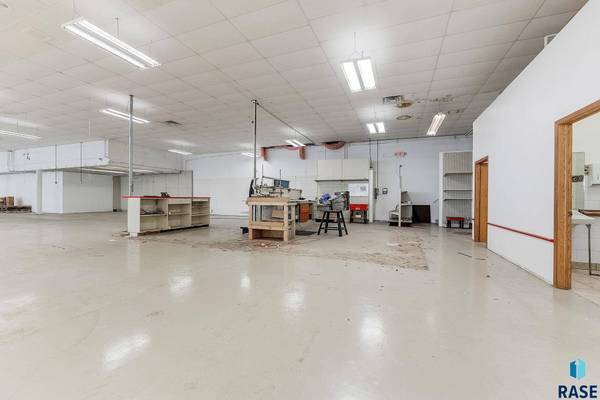 2715 E 10th St, Sioux Falls, SD 57103