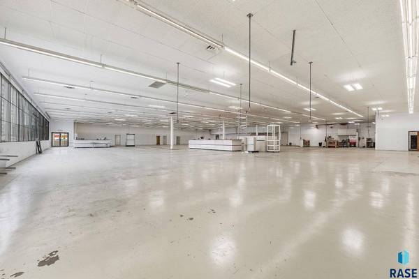 2715 E 10th St, Sioux Falls, SD 57103