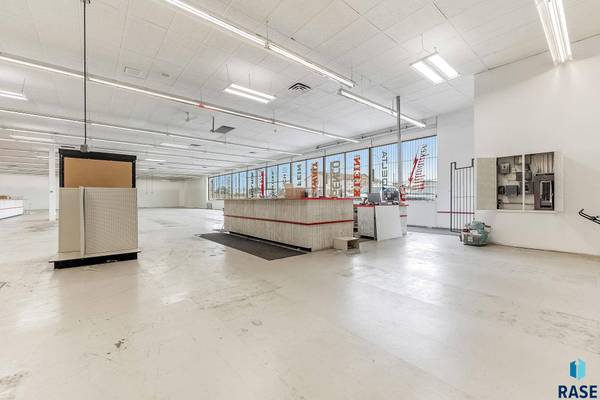 2715 E 10th St, Sioux Falls, SD 57103