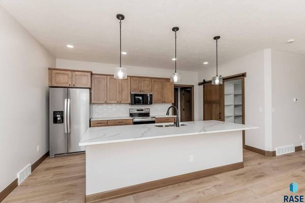 8125 E Norway Pine Trl, Sioux Falls, SD 57110