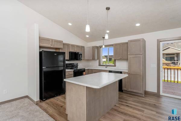 5325 S Bahnson Ave, Sioux Falls, SD 57108