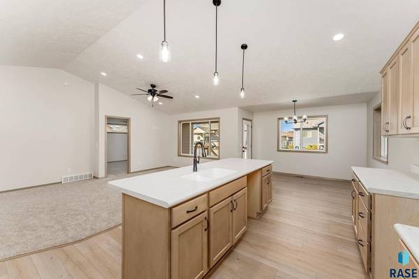 5321 S Bahnson Ave, Sioux Falls, SD 57108