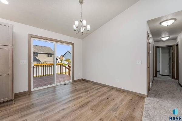 5325 S Bahnson Ave, Sioux Falls, SD 57108