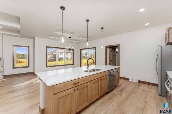 8125 E Norway Pine Trl, Sioux Falls, SD 57110