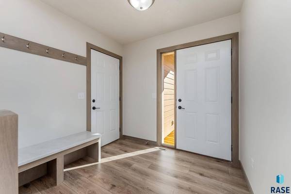 5325 S Bahnson Ave, Sioux Falls, SD 57108