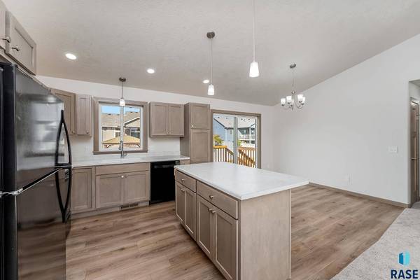 5325 S Bahnson Ave, Sioux Falls, SD 57108