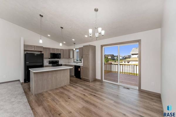 5325 S Bahnson Ave, Sioux Falls, SD 57108