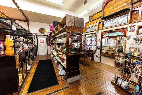 412 N Main St, Mitchell, SD 57301