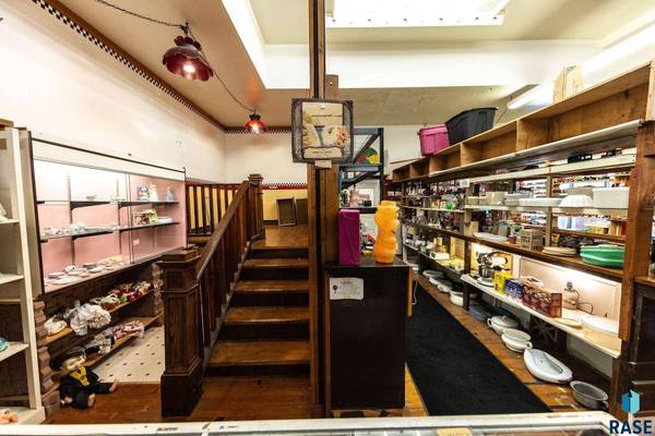 412 N Main St, Mitchell, SD 57301