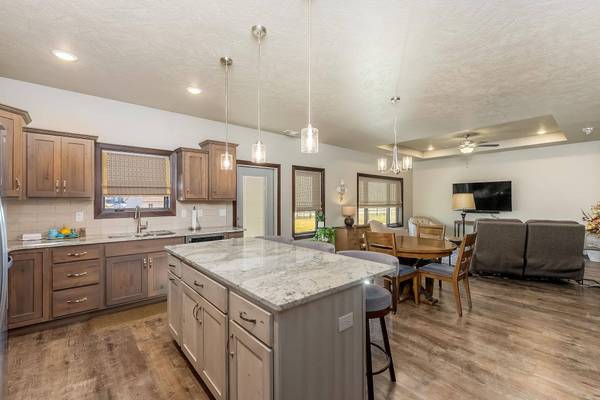 1921 S Sonoma Pl, Sioux Falls, SD 57106