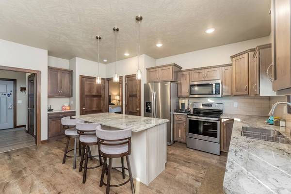 1921 S Sonoma Pl, Sioux Falls, SD 57106