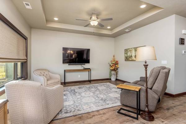 1921 S Sonoma Pl, Sioux Falls, SD 57106