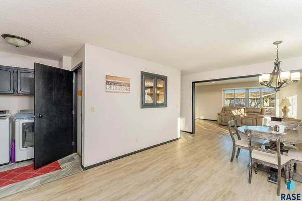 1120 Blaine St, Larchwood, IA 51241