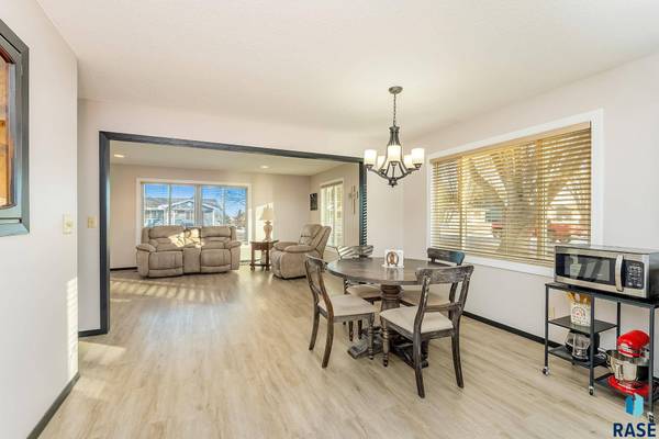 1120 Blaine St, Larchwood, IA 51241