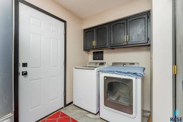 1120 Blaine St, Larchwood, IA 51241