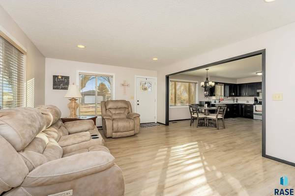 1120 Blaine St, Larchwood, IA 51241