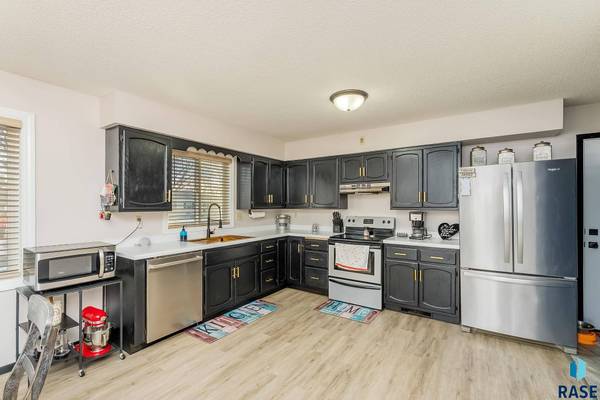 1120 Blaine St, Larchwood, IA 51241