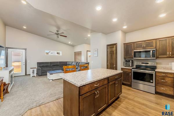 9011 W Wisdom Pl, Sioux Falls, SD 57106