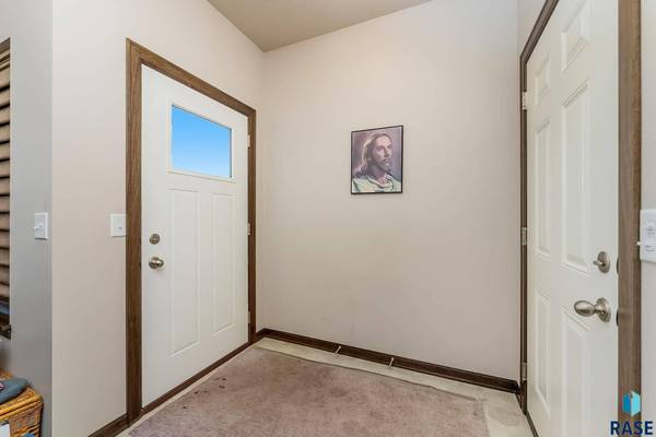 9011 W Wisdom Pl, Sioux Falls, SD 57106