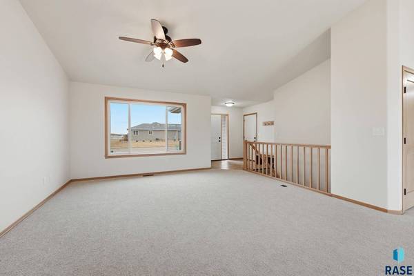 7236 E Athens Ct, Sioux Falls, SD 57110
