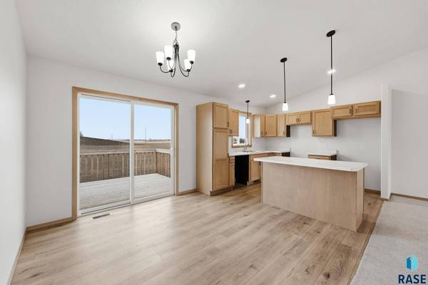 7236 E Athens Ct, Sioux Falls, SD 57110