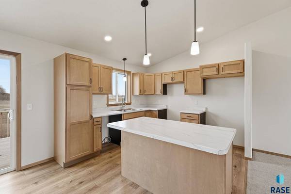 7236 E Athens Ct, Sioux Falls, SD 57110