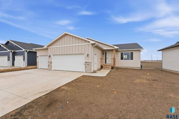7236 E Athens Ct, Sioux Falls, SD 57110