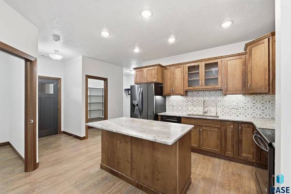 1930 S Sonoma Pl, Sioux Falls, SD