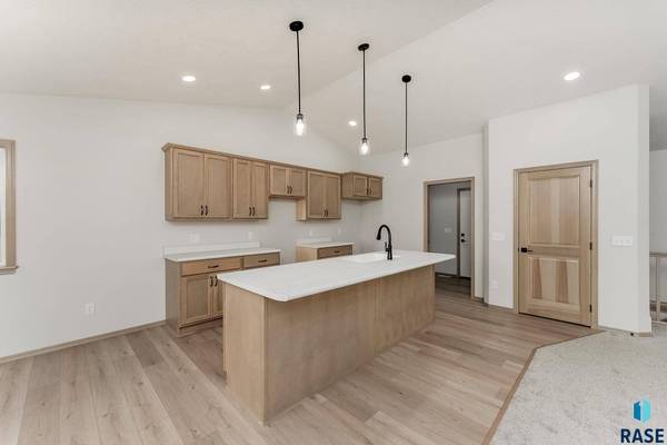 5321 S Bahnson Ave, Sioux Falls, SD 57108