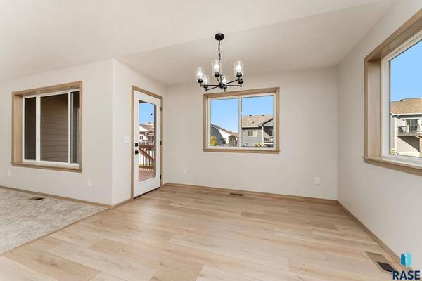 5321 S Bahnson Ave, Sioux Falls, SD 57108