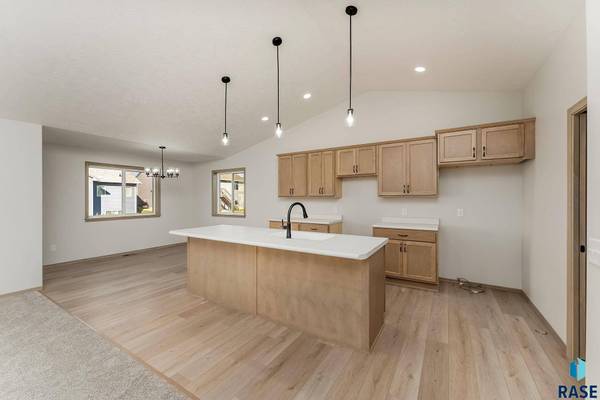 5321 S Bahnson Ave, Sioux Falls, SD 57108