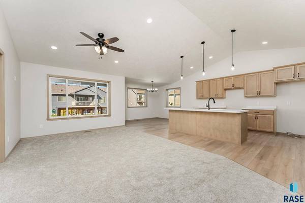 5321 S Bahnson Ave, Sioux Falls, SD 57108