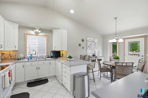 704 N Dubuque Ave, Sioux Falls, SD 57110