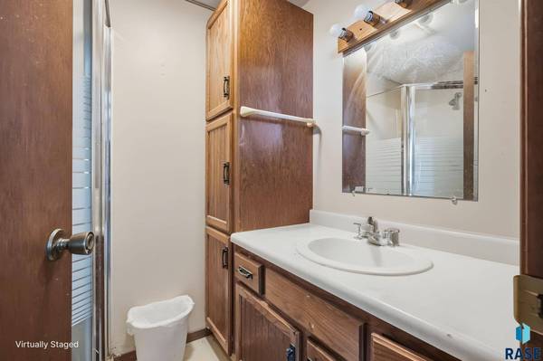 511 -517 Main St S, Lennox, SD 57039