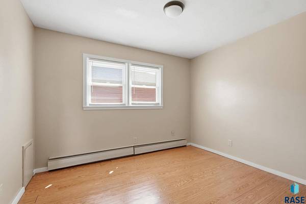 511 -517 Main St S, Lennox, SD 57039