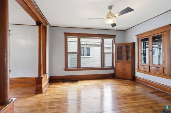 1121 S Dakota Ave, Sioux Falls, SD 57105