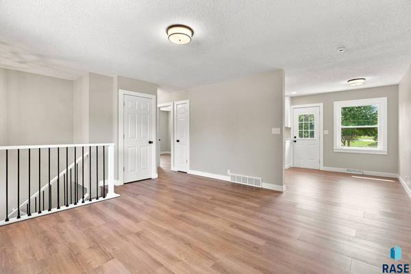 249 N Meyer Ln, Sioux Falls, SD 57103