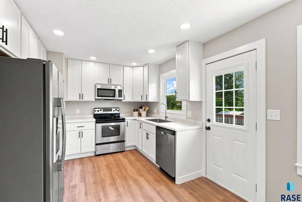 249 N Meyer Ln, Sioux Falls, SD 57103