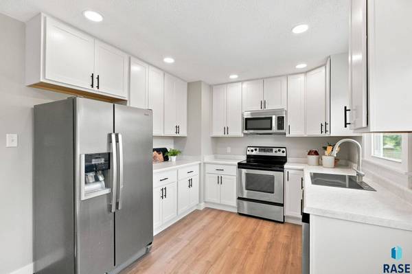 249 N Meyer Ln, Sioux Falls, SD 57103