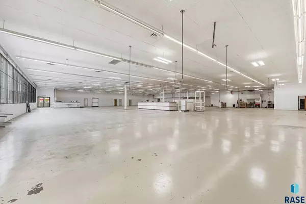 2715 E 10th St, Sioux Falls, SD 57103