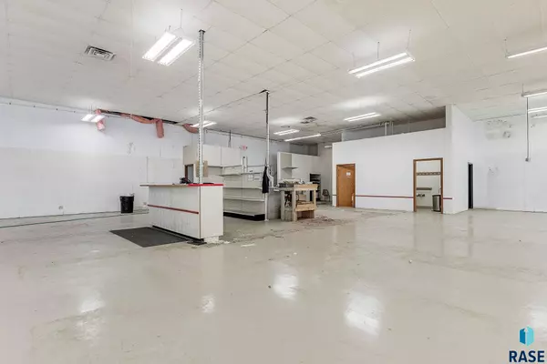 2715 E 10th St, Sioux Falls, SD 57103