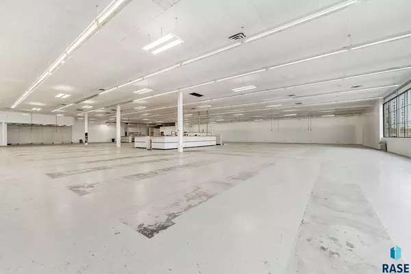 2715 E 10th St, Sioux Falls, SD 57103