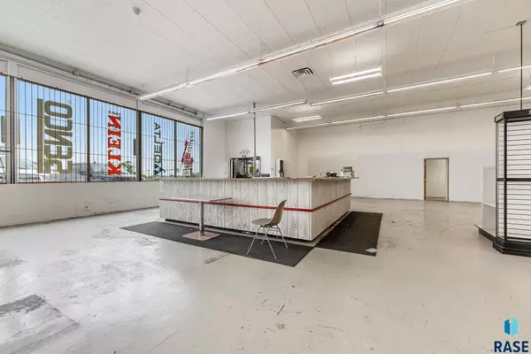 2715 E 10th St, Sioux Falls, SD 57103