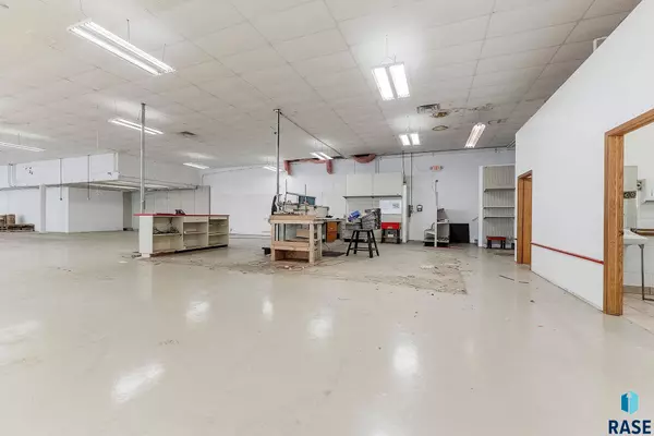 2715 E 10th St, Sioux Falls, SD 57103